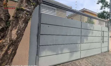 CHARMOSO SOBRADO - 2 DORMITÓRIOS 2 GARAGENS NO BROOKLIN.