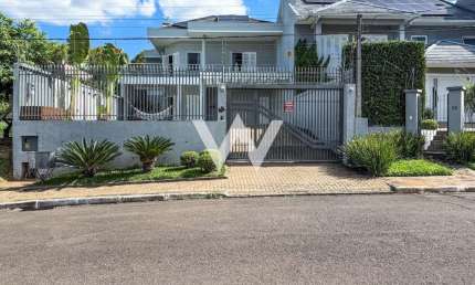 Casa com 3 quartos à venda no Petrópolis, Novo Hamburgo  por R$ 1.395.000