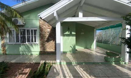 Casa com 3 quartos à venda no São Jorge, Novo Hamburgo  por R$ 590.000