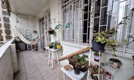 Apartamento centro Curitiba com 2 quartos mais 1 dependência completa 2 banheiros