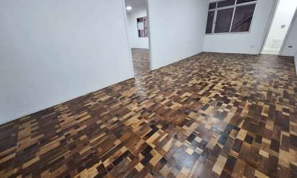 Conjunto comercial Curitiba Centro com 3 salas, 2 lavabos, área útil 96m² próximo rua XV de Novembro