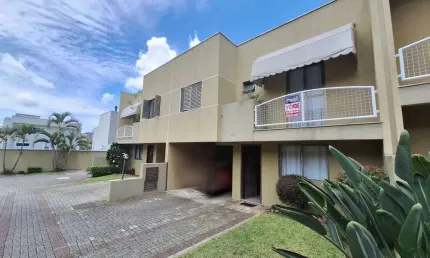 Condomínio fechado Curitiba bairro Água Verde com 6 quartos sendo 3 suítes churrasqueira