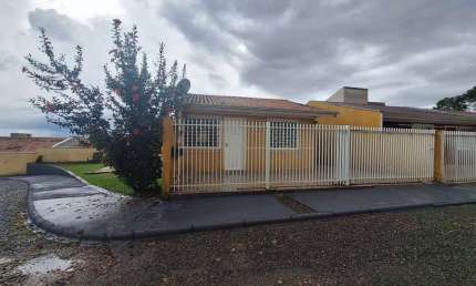 Casa em Araucária, bairro Thomaz Coelho dentro de condomínio, isolada, com 2 quartos desocupada com 2 vagas de garagem