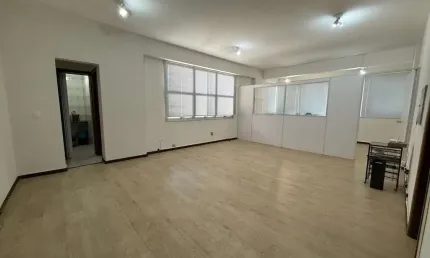 Oportunidade única: sala comercial de 108m² no centro de curitiba-pr, com 2 salas, 2 banheiros e 1 vaga de garagem. venha conferir!