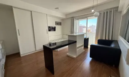 Apartamento condomínio clube à venda no Centro de Curitiba-PR: 1 quarto, 1 sala, 1 banheiro, 32,76 m² de área.