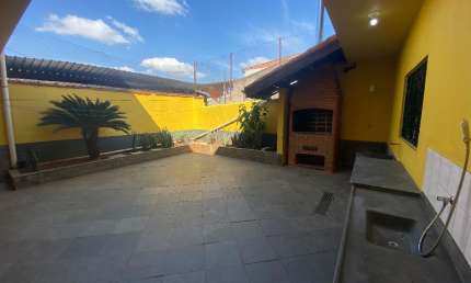 Casa térrea  Vila Angélica 4 dormitórios (1 suíte), 2 salas, cozinha c/ arms, 2 vagas, res ou coml próximo ao aeroporto travessa Av Ipanema