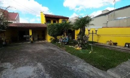 Casa com 4 quartos à venda na Rua Tunísia, 121, Cajuru, Curitiba por R$ 655.000