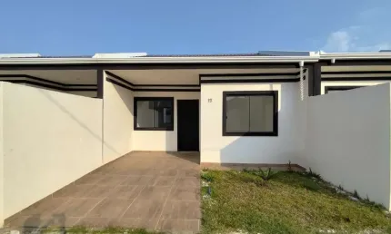 Casa em condomínio fechado com 2 quartos à venda na Moçambique, 83, Nações, Fazenda Rio Grande por R$ 320.000