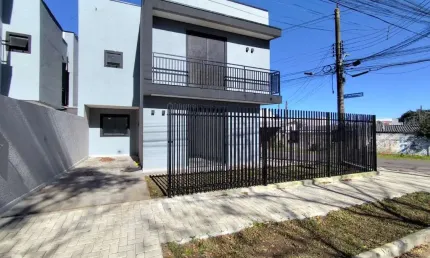 Casa com 2 quartos à venda na Rua Júlio Salsamendi, 151, Tatuquara, Curitiba por R$ 380.000