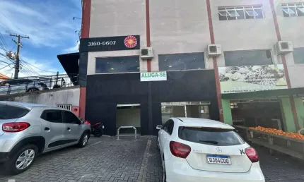 Ponto comercial para alugar na Rua dos Eucaliptos, 117, Maracanã, Colombo por R$ 6.200