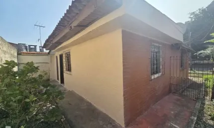 Casa em condomínio fechado com 1 quarto para alugar na Guilherme Fugmann, 84, Cidade Industrial, Curitiba por R$ 700