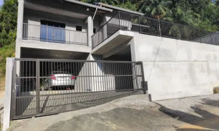 Casa de 2 andares em excelente localização na azambuja