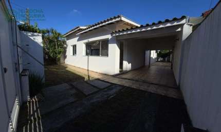 Casa com 3 quartos para alugar na Rua Nicarágua, Jardim das Nações, Taubaté