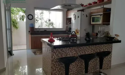 Casa com 3 quartos à venda na Avenida Independência, Independência, Taubaté