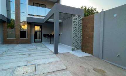Casa de condomínio para venda possui 120 metros quadrados com 3 quartos