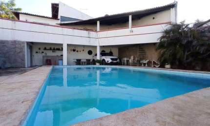 Casa para venda tem 207 metros quadrados com 4 quartos em Prainha - Aquiraz - CE