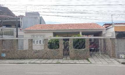 Vende-se Excelente Casa 7 quartos na Parquelândia!!!