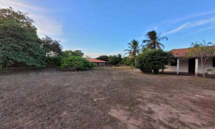 FAZENDA/SÍTIO COM 03 QUARTOS (02 SUÍTES) EM PECÉM – 36.500M²!!!