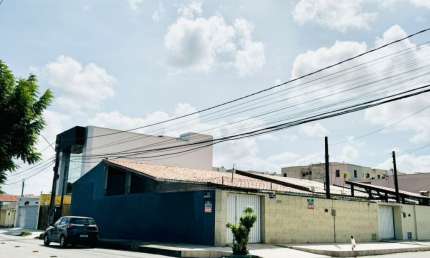 VENDO - Casa de esquina na Maraponga com 04 quartos!!!