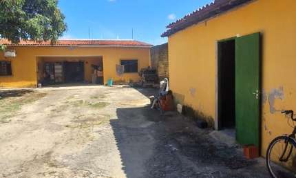VENDA – Casa + Terreno Esquina de 2 Quartos, 2 Suites com Amplo Terreno no Bairro Salinas em Fortaleza/CE