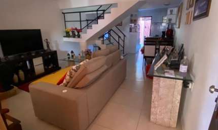 VENDE- SE CASA DUPLEX COM 03 QUARTOS - CIDADE DOS FUNCIONÁRIOS!!!