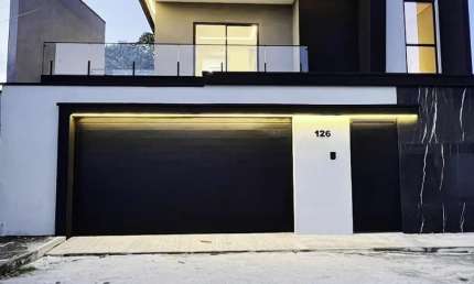 VENDE- SE CASA COM 04 SUÍTES NO CENTRO DE EUSÉBIO!!!