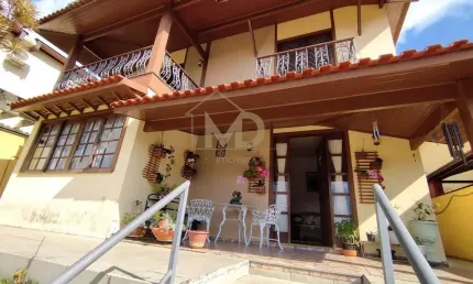 Casa 4 dormitórios ou + para Venda em Teresópolis, Agriões, 4 dormitórios, 1 suíte, 4 banheiros, 3 vagas
