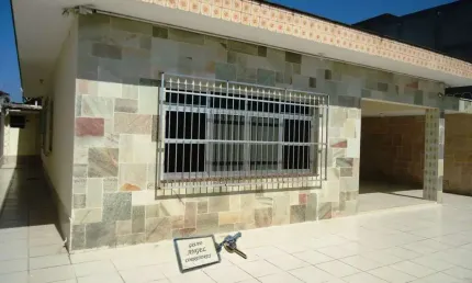 Imovel casa próximo a praia 3 dormitórios sendo 1 suite para venda em vila caiçara praia grande-sp