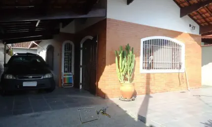 Casa próximo a praia 2 dormitórios sendo 1 suíte para Venda em Balneário Flórida Praia Grande-SP
