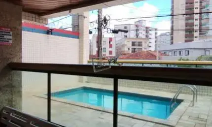 Apartamento com sacada em predio com piscina , Caiçara -  Praia Grande/SP