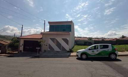 Casa com 3 dormitórios para alugar, 250 m² - Jardim Recanto dos Pássaros - São João da Boa Vista/SP