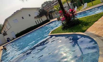 Casa juquehy ótima localização  100 metros centro 380 metros praia com