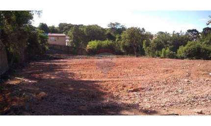 Terreno Espaçoso e Estratégico: Oportunidade Ideal para Construtoras!