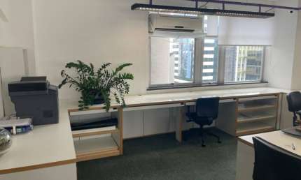Sala Comercial Mobiliada na Berrini - 116m², 3 Banheiros