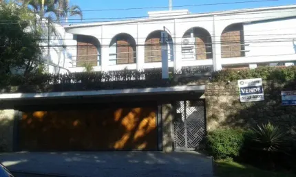 Luxuosa casa em interlagos: conforto e sofisticação