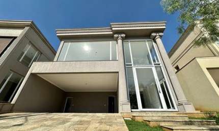 Seu Refúgio em Alphaville – Casa de Condomínio com 3 Suítes - 303 m²