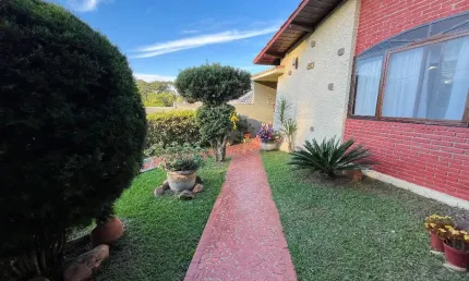 Casa com 864m2 de área total com terreno dos sonhos na Granja Vianna