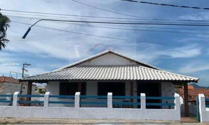 Casa para Venda em Saquarema, Boqueirão, 6 dormitórios, 2 suítes, 5 banheiros, 2 vagas