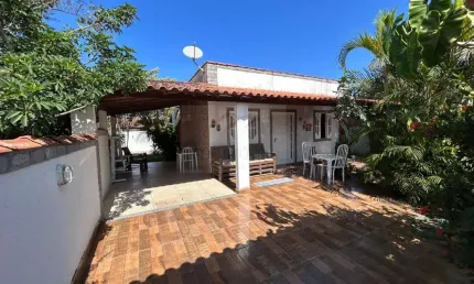 Casa para Locação em Saquarema, Jaconé, 2 dormitórios, 1 suíte, 2 banheiros, 2 vagas