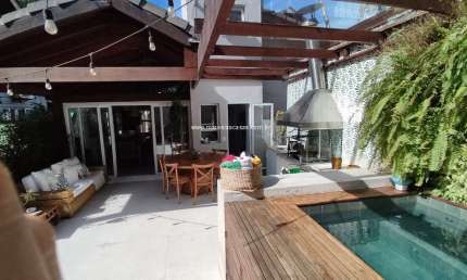 Casa de Luxo em Condomínio à Venda em Maresias, São Sebastião-SP: 3 Quartos, 3 Suítes e 3 Salas!