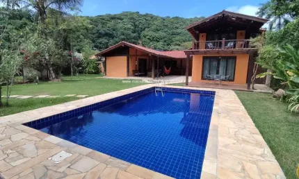Linda Casa a Venda em Camburi - Barata e meio a Natureza - Piscina e Conforto