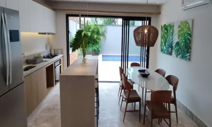 Casa á venda na Praia Barra do Sahy - 4 Suites - Piscina privativa - Condominio Fechado