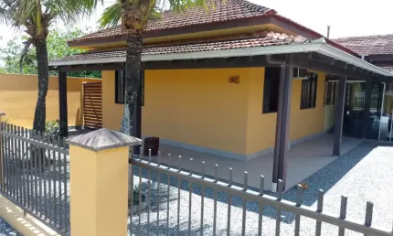 Casa com 4 quartos à venda na Rua Piçarras, 100, Praia do Ervino, São Francisco do Sul