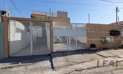 Vendo sobrando com possibilidade de 02 casas separadas no Centro América em Cuiabá - MT.