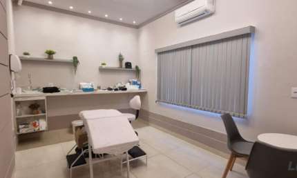 Alugo sala comercial área da saúde no bairro Araés em