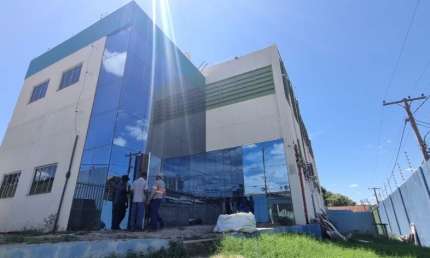 ALUGO - Armazém de 1200m² próximo Av Miguel Sutil em Cuiabá - MT