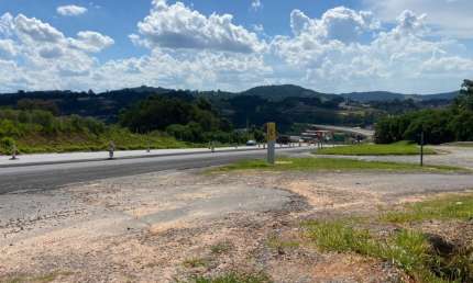 Vendo área comercial às margens da Rodovia Raposo Tavares na cidade de São Roque - SP
