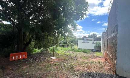 Terreno à venda na Rua Emiliano Carrero, 0, 99, Jardim Estoril, Marília