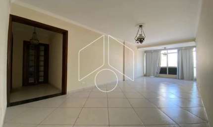 Apartamento grande localizado no centro de Marília.