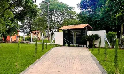 Chácara / sítio com 3 quartos à venda na Cristóvão Oliveira Serrano, 1070, Zona Rural, Oriente